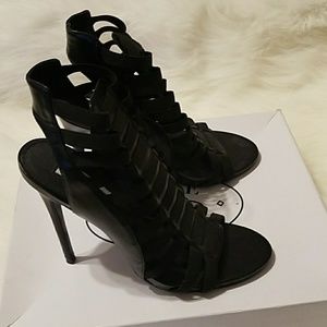 Steve Madden Stretche Peep Toe Heels